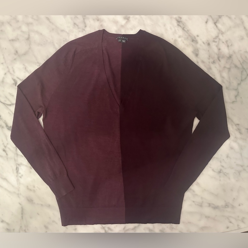 Theory Wool V-Neck Sweater in two-tone Mauve - Women’s Size Small